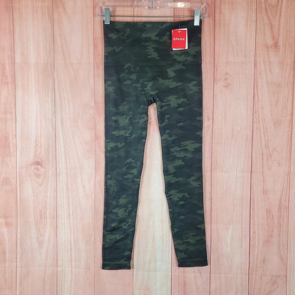 Spanx Look at Me Now Womens Pant Medium Green Camouflage Nylon Elastic Waist